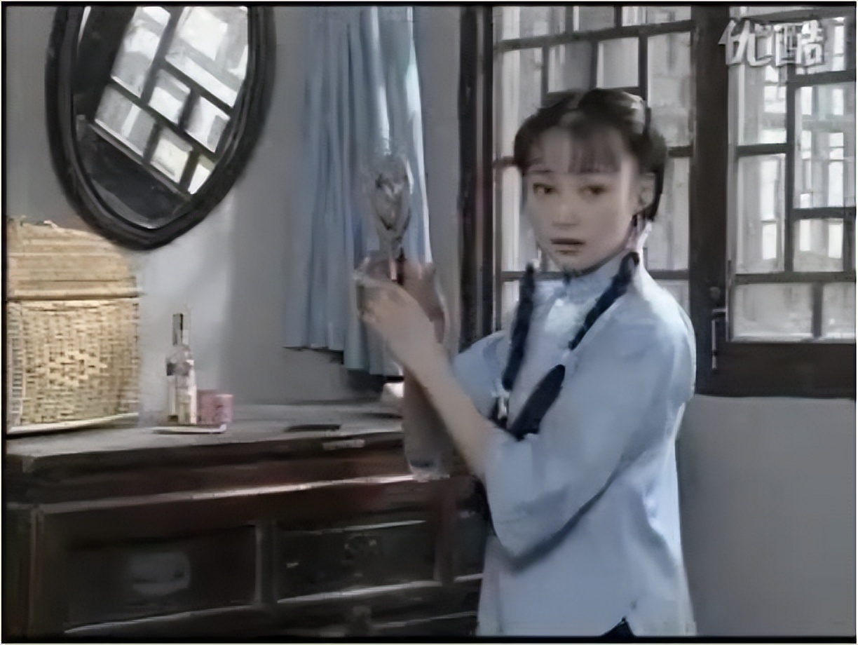 盘点女星的民国剧校服剧照——蓝衣黑裙篇（五）