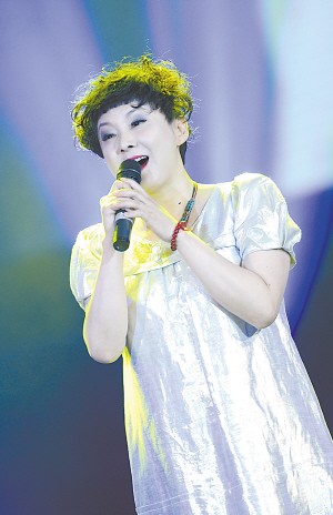 “俏晴雯”安雯，为救丈夫，她高调回归娱乐圈，9年还债1100万