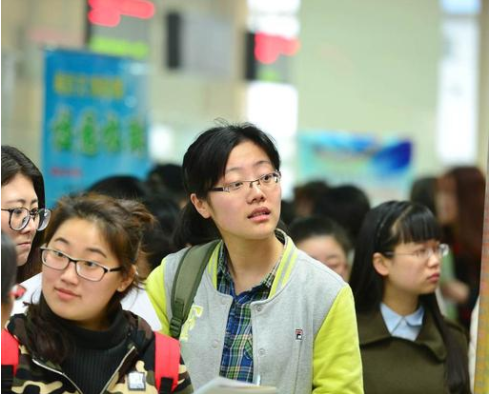 教师行业迎来变革，学历将要有新的要求，部分老师或要面临失业