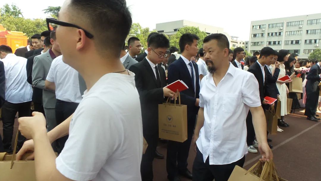 意义非凡！18岁与20岁的青春对话，成都盐外新阶段，学子的新起航