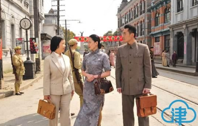 忠贞者邓颖超：青年时期的她有多优秀？她与周总理如何走到一起？