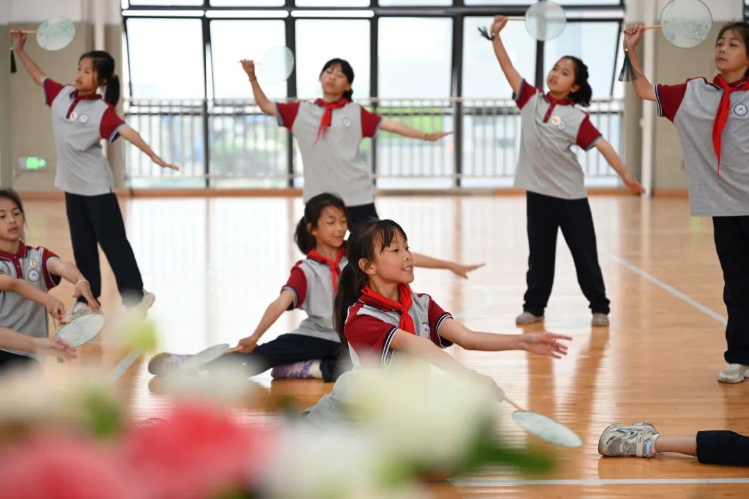 美在附小——记天府新区新兴中学附属小学开展第一届艺术节