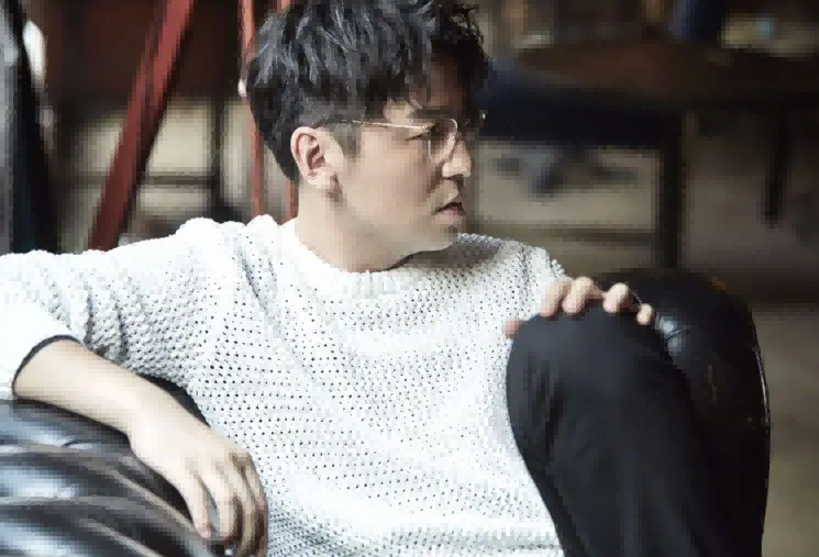 明明有1米8的大高个，但看起来很“矮”的12位男星，个个让人意外