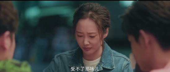 30岁老人狂奔的国产喜剧！满是狗的血，超“大尺度”的夜店群剧