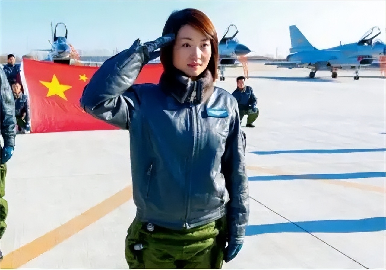 2016年首批歼击机女飞行员余旭，跳伞时因撞到僚机副翼，不幸牺牲