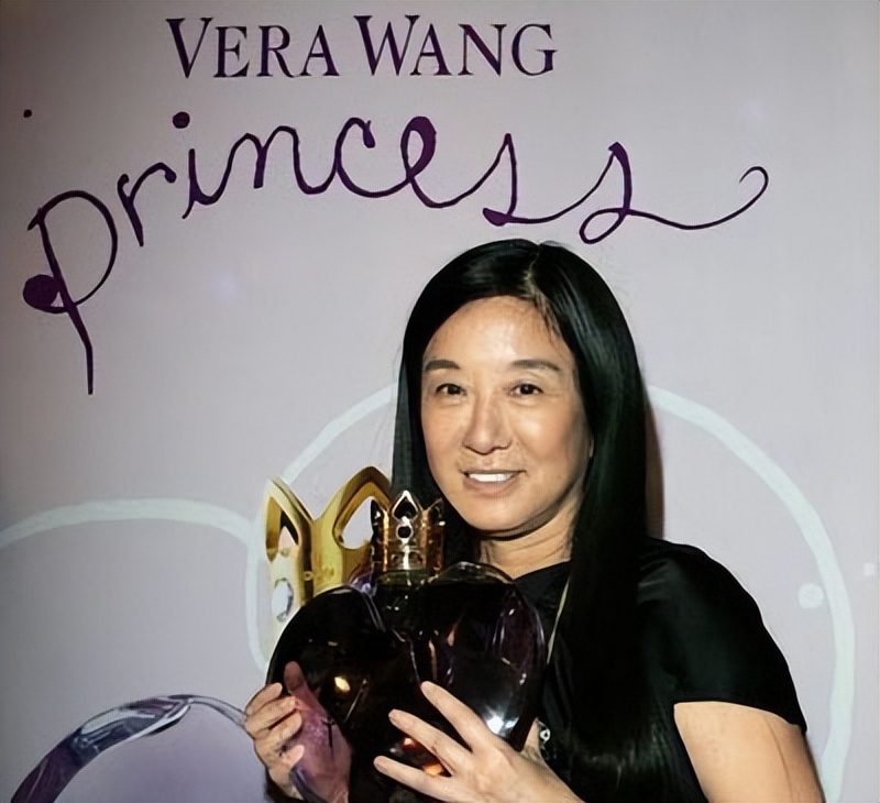 72岁王薇薇依旧女王范：和小36岁花滑王子分手后，财富自由她都有