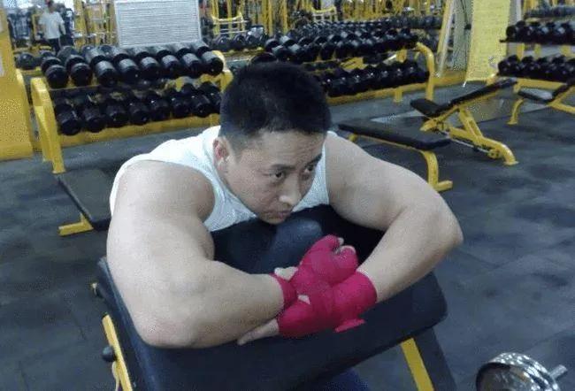 中国保镖李旭：一人可敌30人，曾贴身保护巴菲特，时薪28万