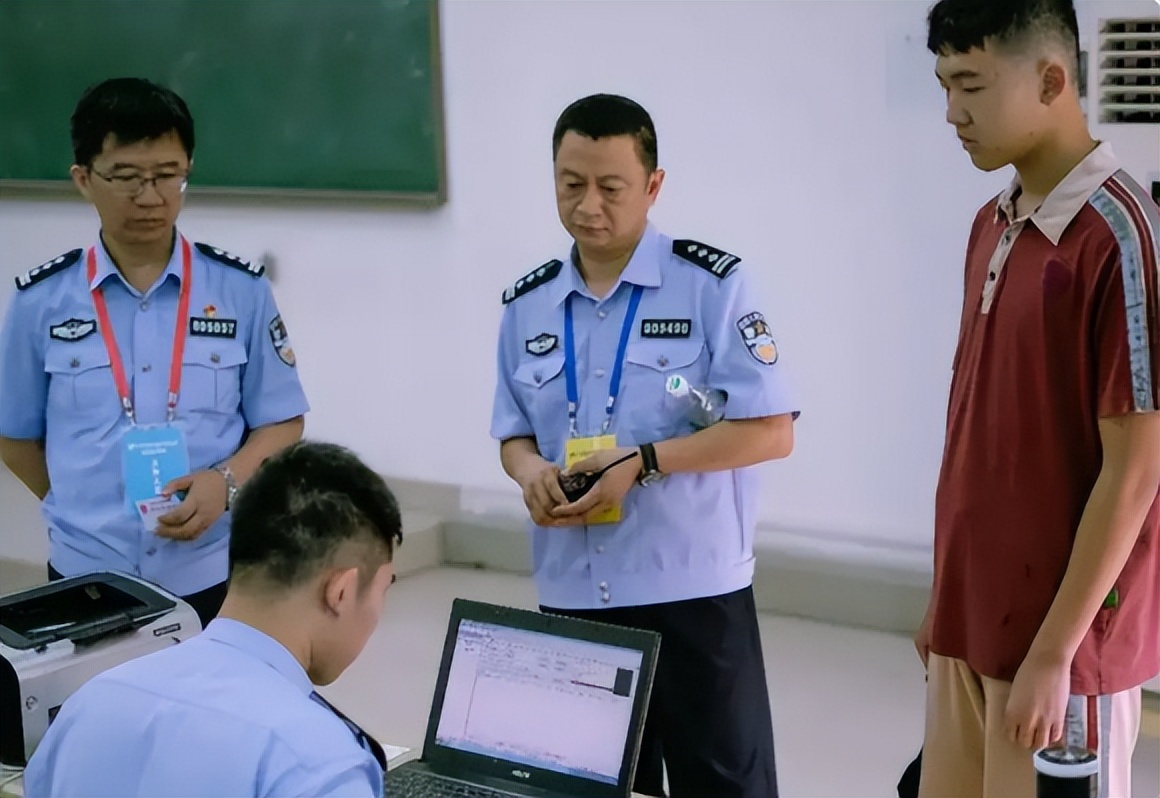 学生苦读警校4年，因亲人犯错无法“公安联考”，大学4年白上了？