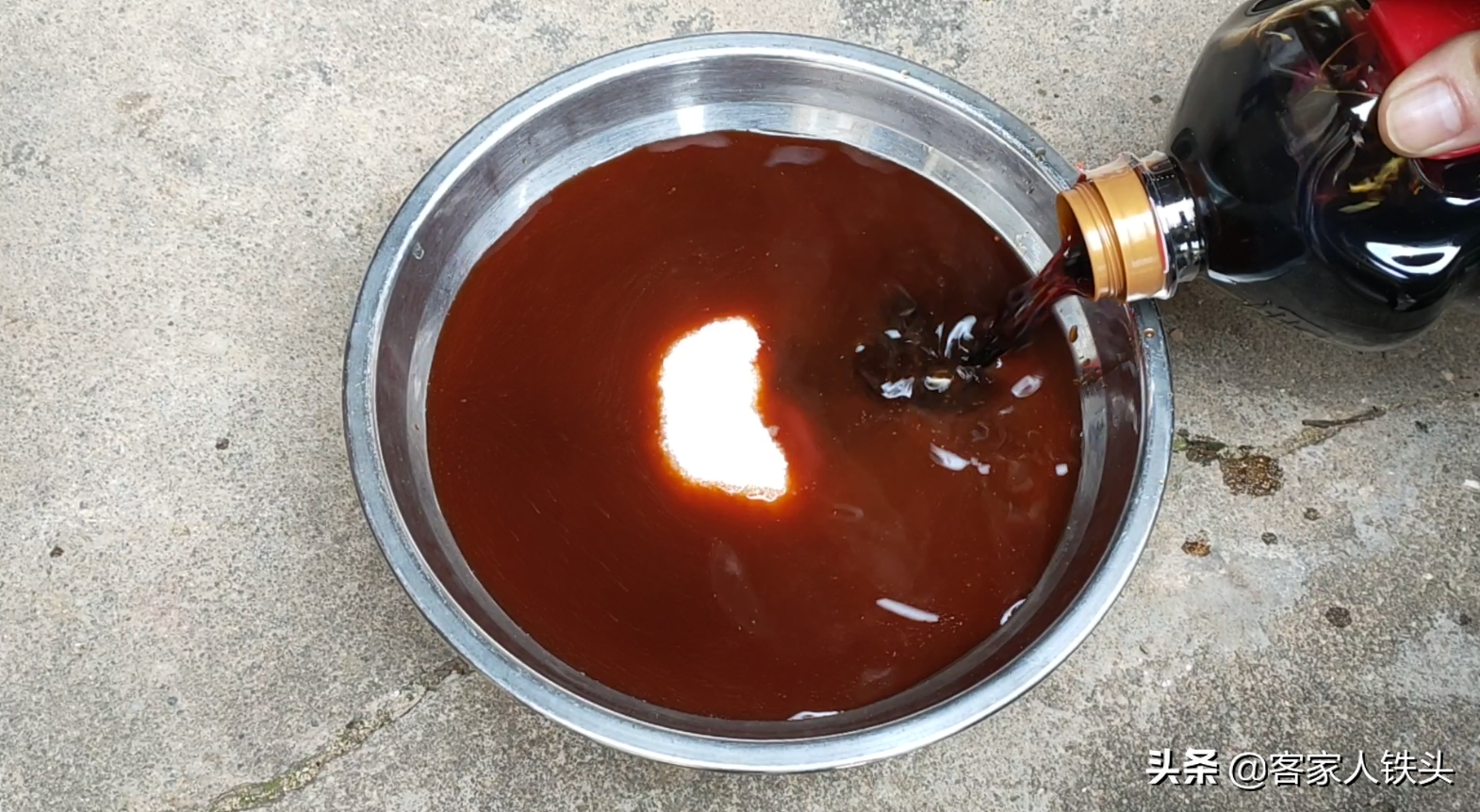 客家人过年吃的焖肉，做法原来那么简单，一次做70斤，好吃不腻