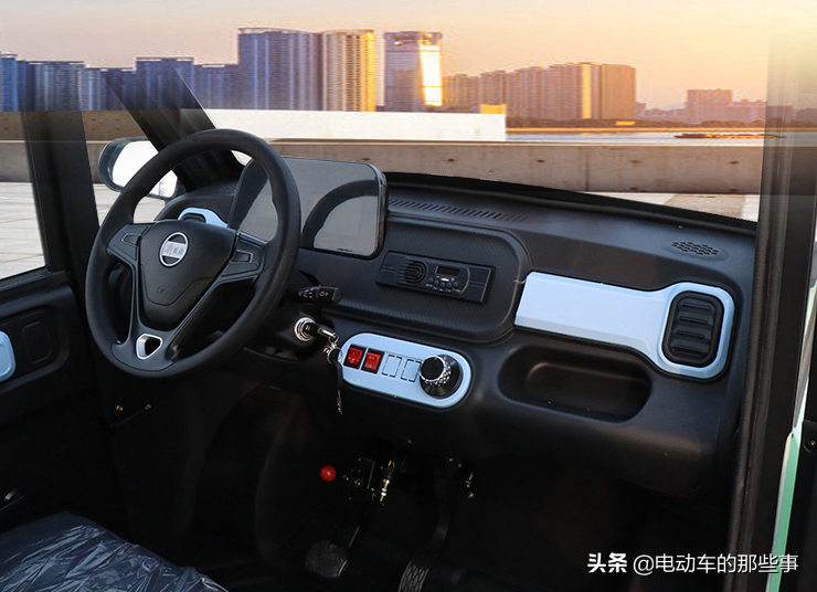 最低价7000元起，最高续航160公里，这2款电动四轮车，适合老年人