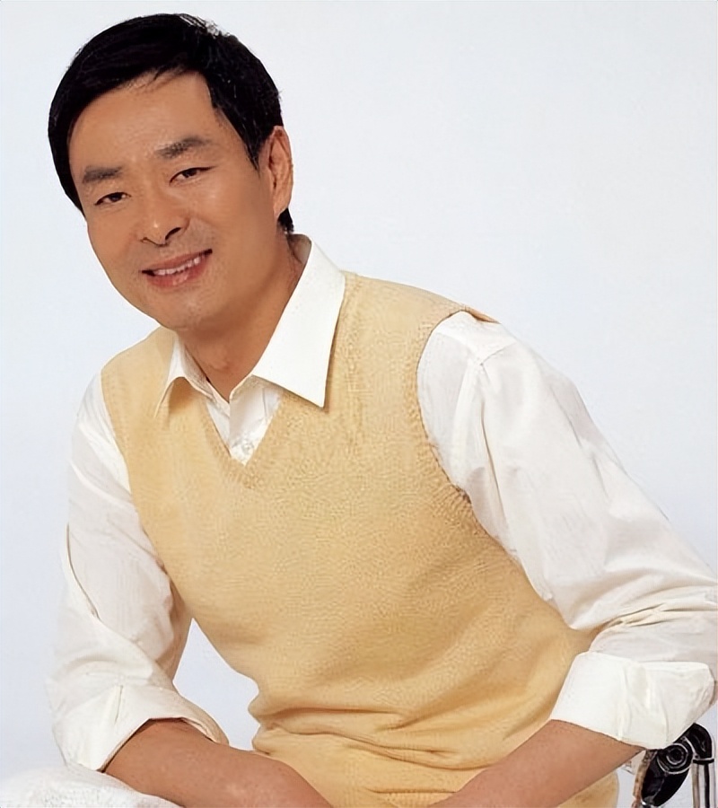 濮存昕“消失”的九年：丧弟又丧父，晚年不再演戏，只想照顾母亲