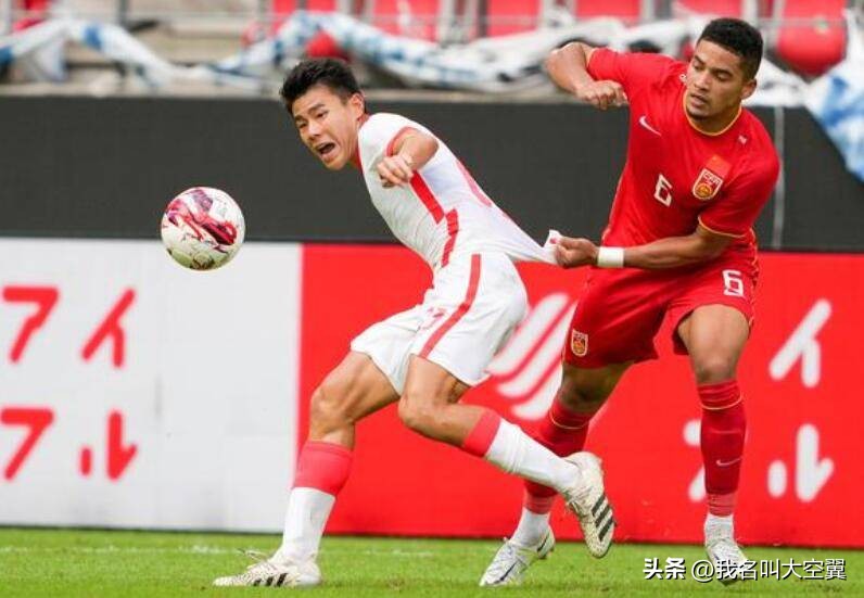 中国男足险胜中国香港原因揭晓！球迷第二次发声，这回说了真话