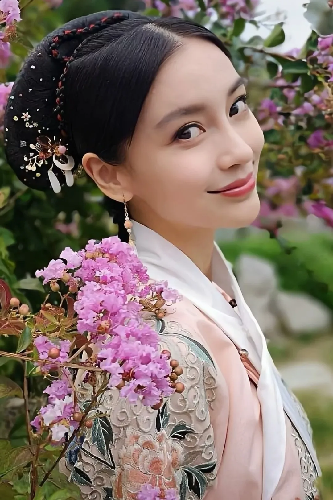 杨颖：水眼山眉