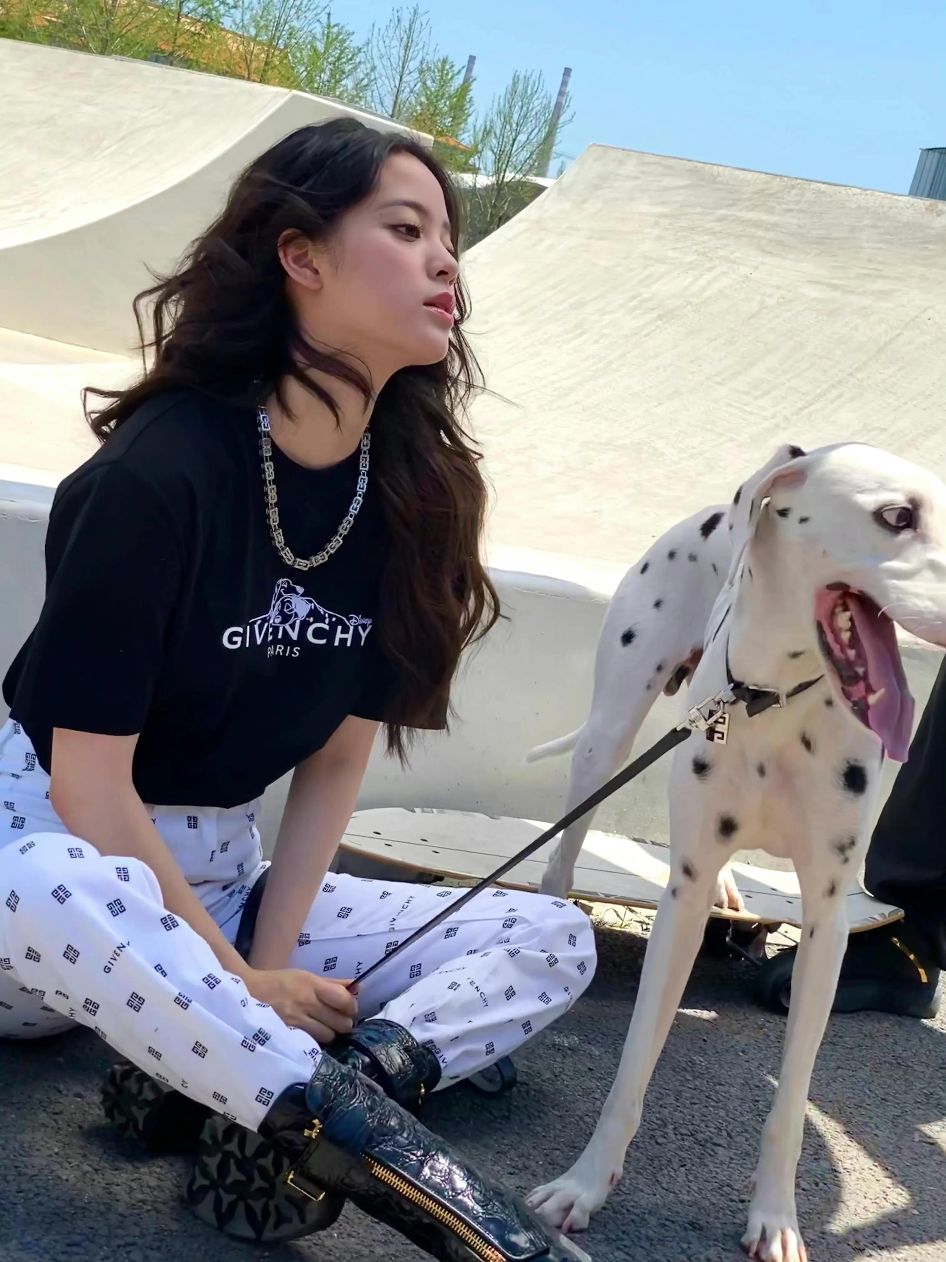 欧阳娜娜近期穿搭