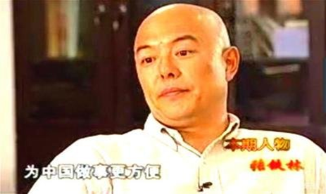“皇帝专业户”张铁林：改国籍，字画卖十万，痴恋女学生不负责