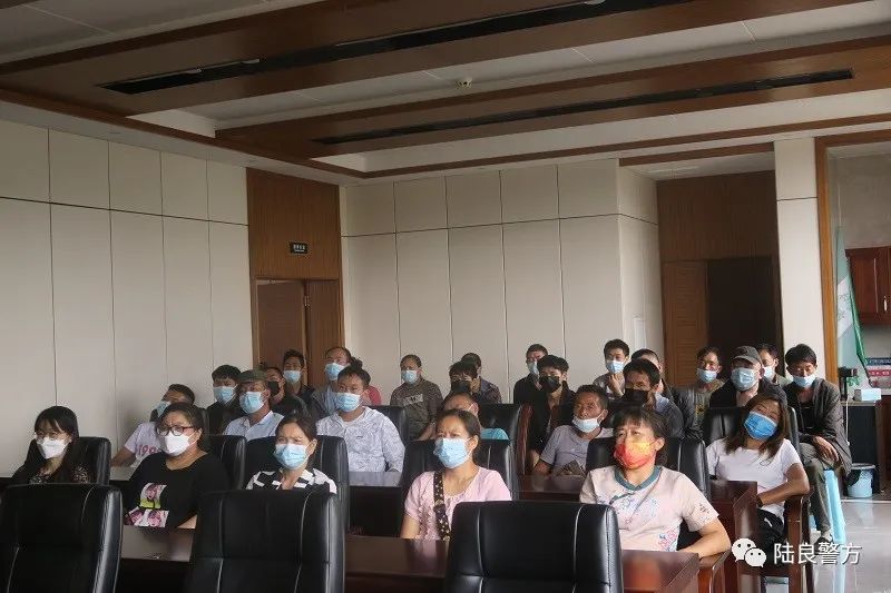 交规乡村行|陆良交警深入蔬菜行业协会 开展交通安全宣传活动