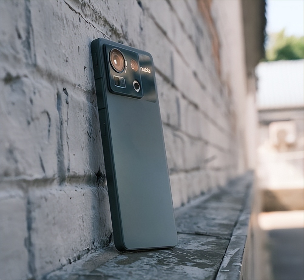 近期旗舰手机怎么选 这三款性能强且各有特点价格最贵才不到4000元