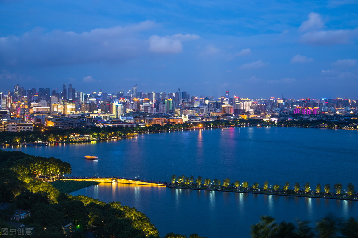 中国旅游攻略(国内适合穷游的６座城市，攻略来了！花最少的钱，看更多的风景)