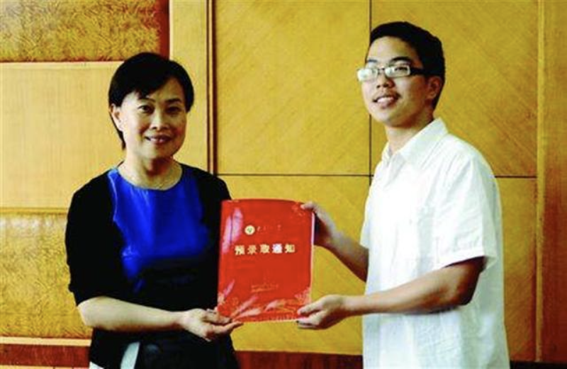 江苏学霸王云飞：高考写755字文言作文，放弃北大，后来如何了？