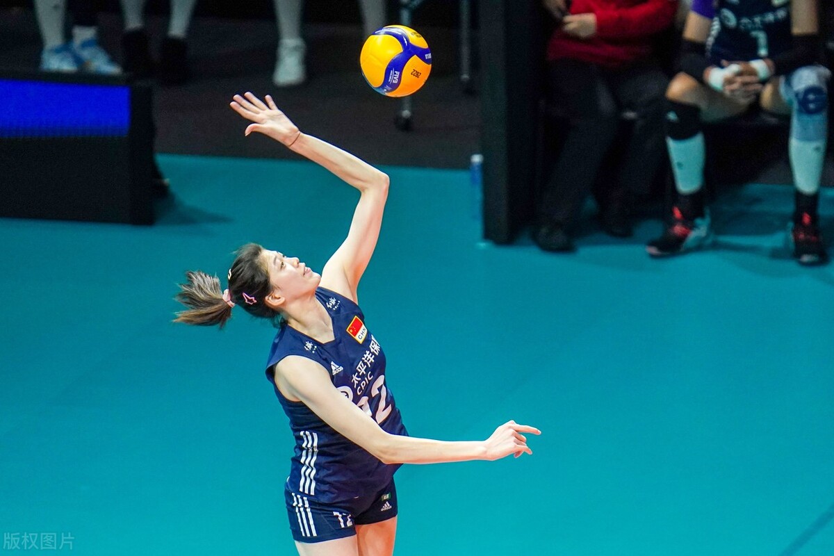 中国女排最新消息现场直播（CCTV5直播，中国女排决战意大利，李盈莹携2位王牌助蔡斌冲4强）