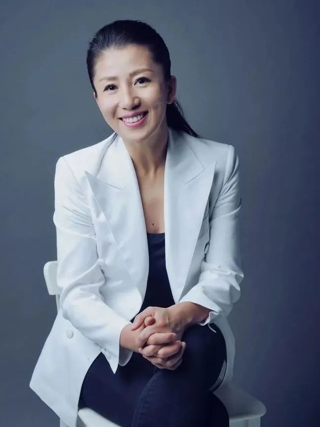 中国奥运史上的第一枚金牌获得者是(59个世界冠军