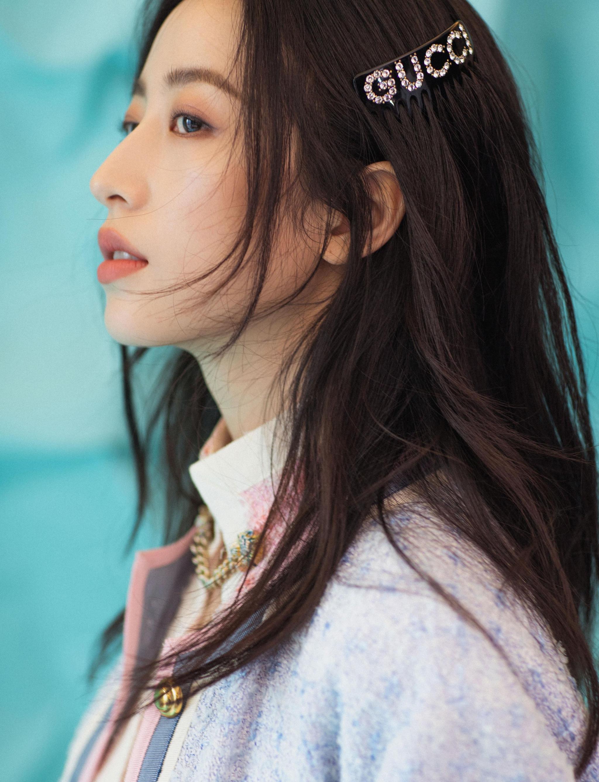 气质美女明星壁纸-周雨彤《爱情而已》