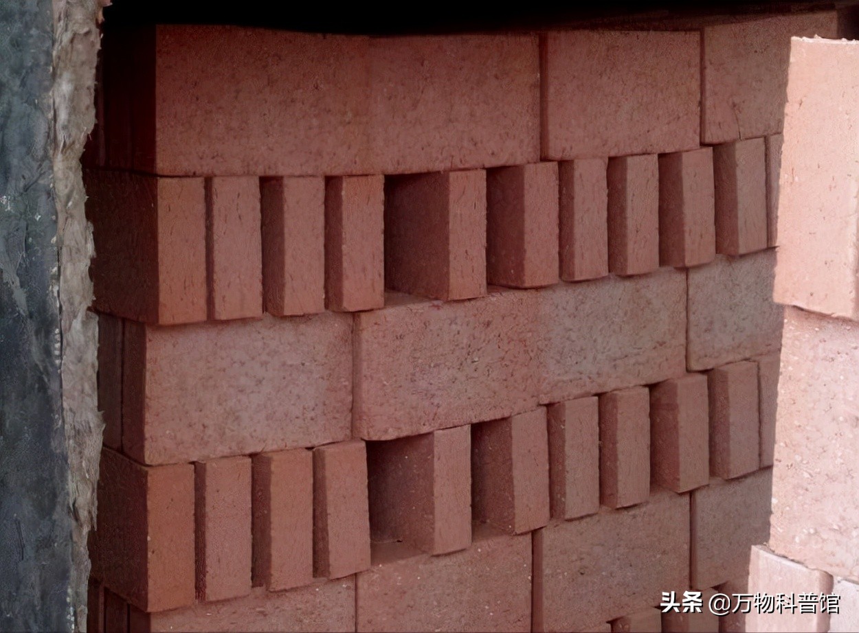 农村盖房用的红砖，为何会禁止生产使用？以后农民建房用什么砖？