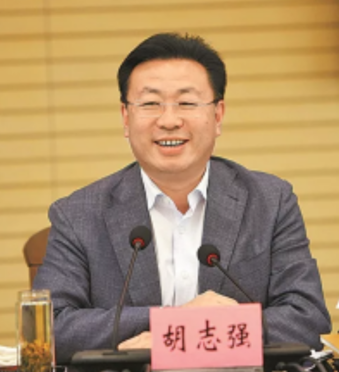 陕西前首富落马记，靠豆腐发家，十年买8个煤矿，送村民60套别墅