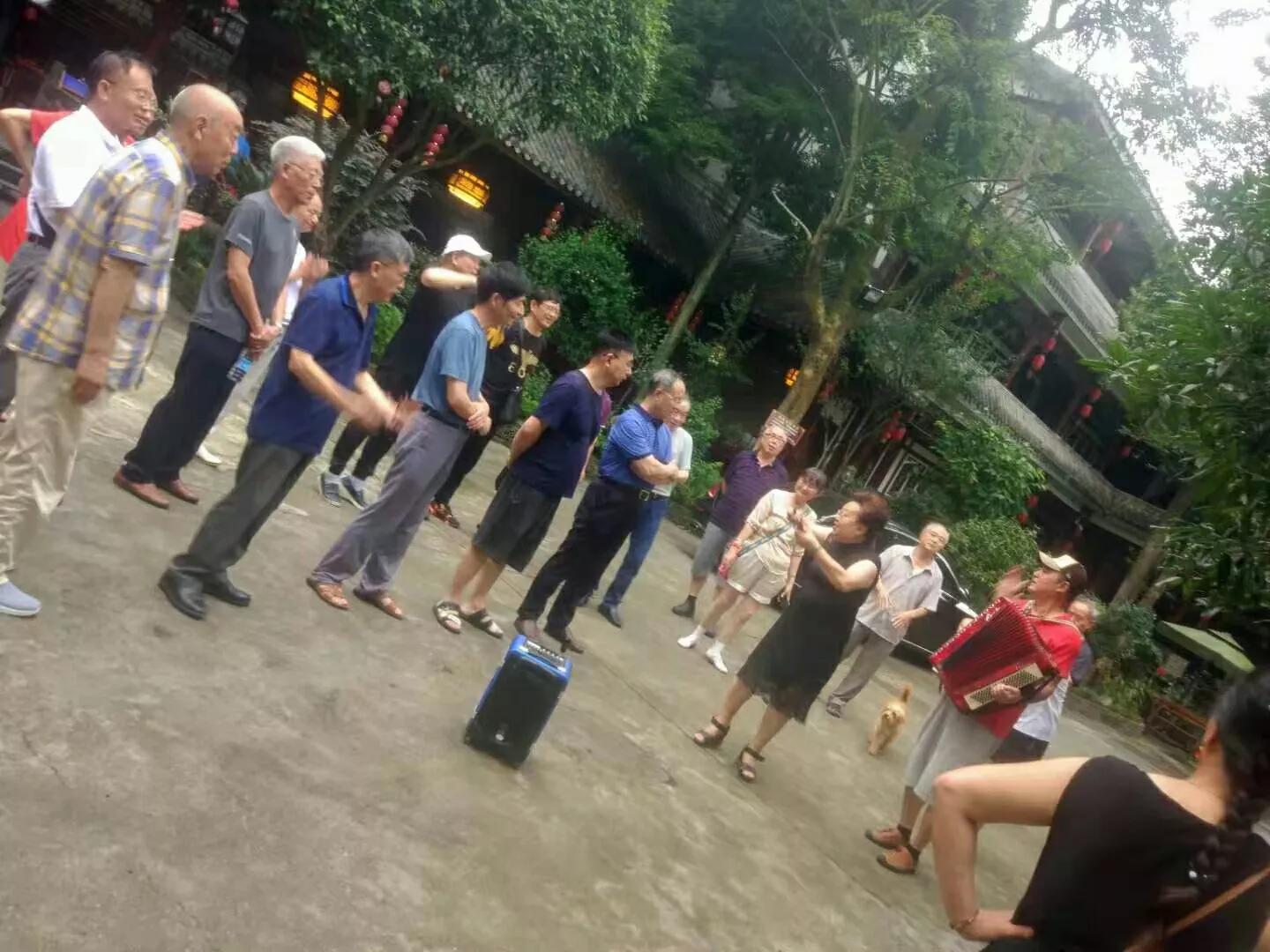 同学聚会：缤纷岁月，多彩人生