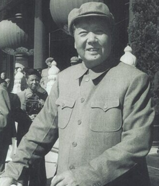 朱德位列十大元帅之首，授衔编号却是004，那么001号究竟给了谁？