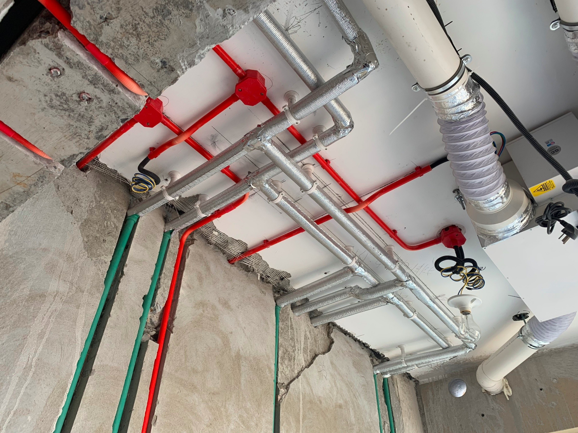 全吊顶再包隔音棉,水电走顶预留插座,卫生间天花板装修细节汇总