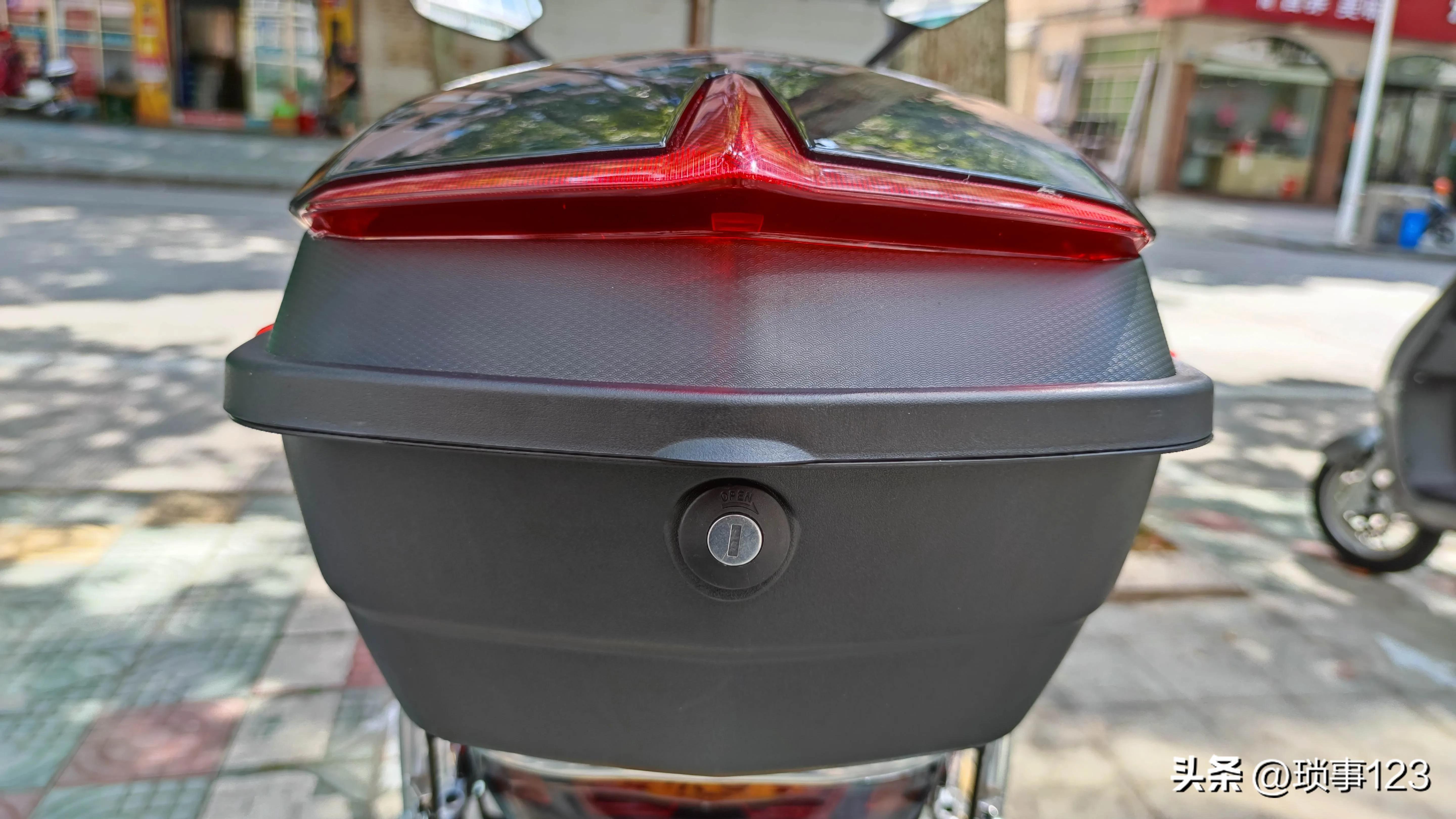 立馬電動摩托車（3850元入手，立馬極威（LM1500DT-10）電動摩托車靜態評測）