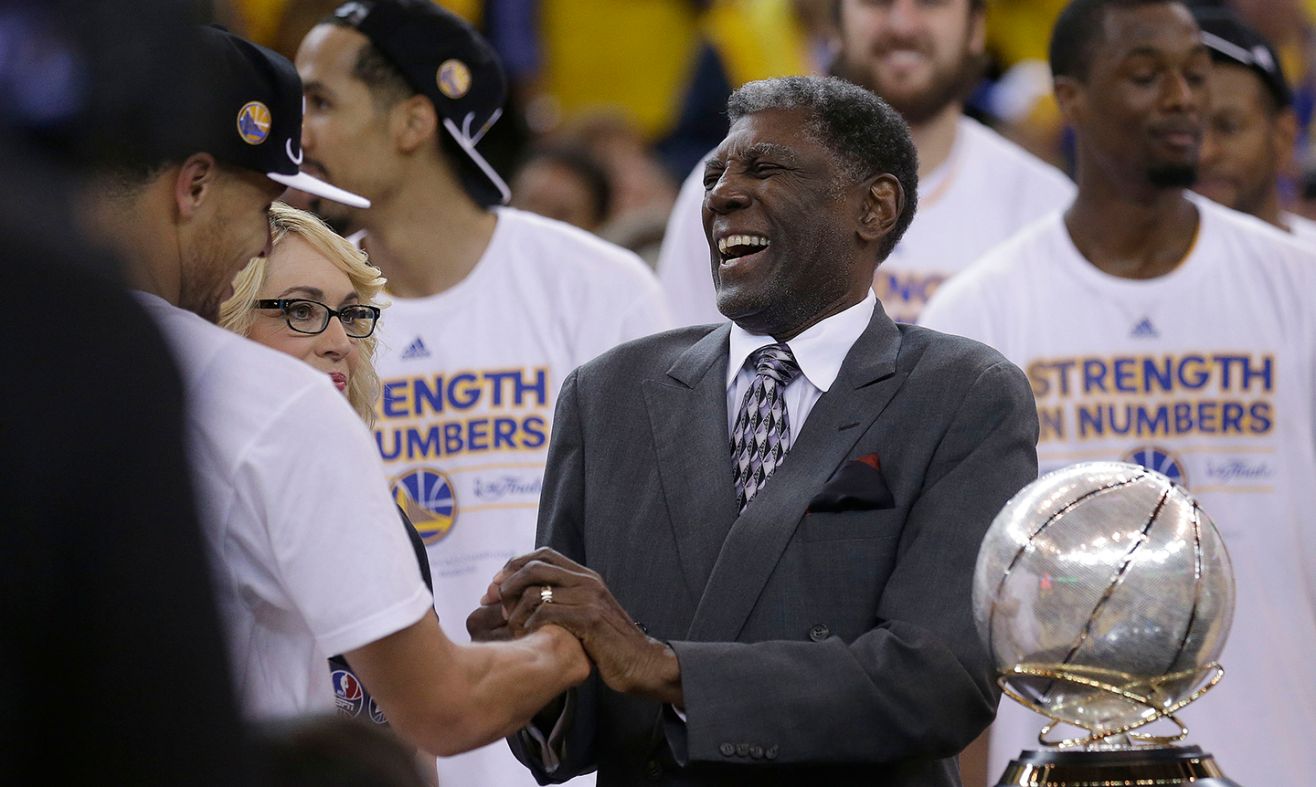 nba勇士出过哪些名宿（勇士队史控卫名宿：3个名人堂，2个助攻王，1人为勇士奉献一生）