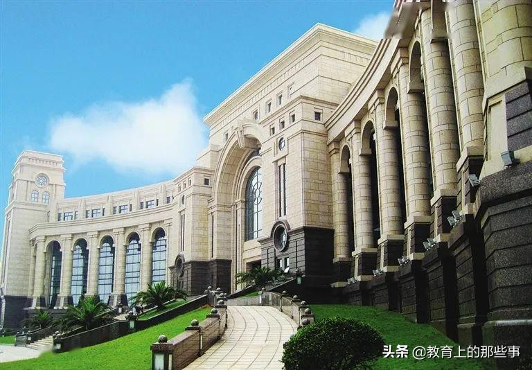 2022教育部直属高校预算，浙江大学位居亚军，中山大学成最大黑马