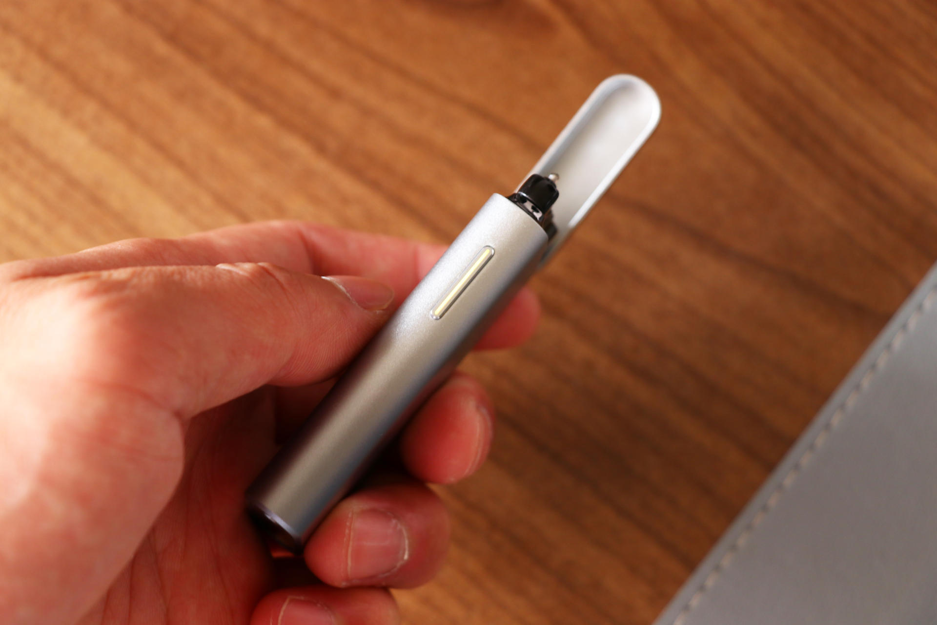 “新能源”打火机体验：高颜值无耗材，充电就能正常工作？