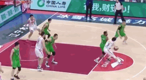 付豪38 12（生涯最强一战！付豪狂轰38+12打爆广东内线，3人被驱逐太惨烈）