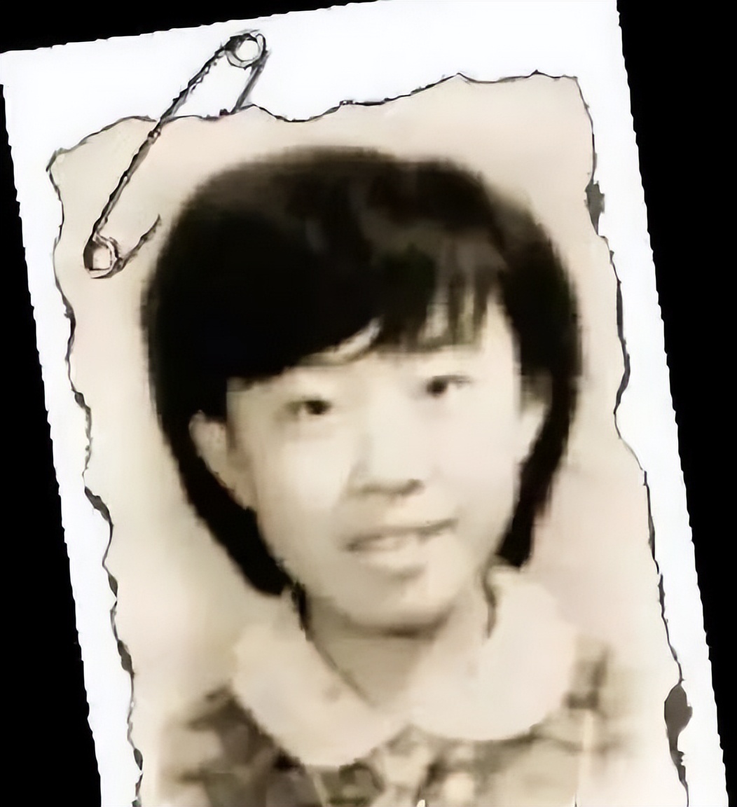 15年过去了，那个为追星逼父跳海的杨丽娟，如今过得怎样？