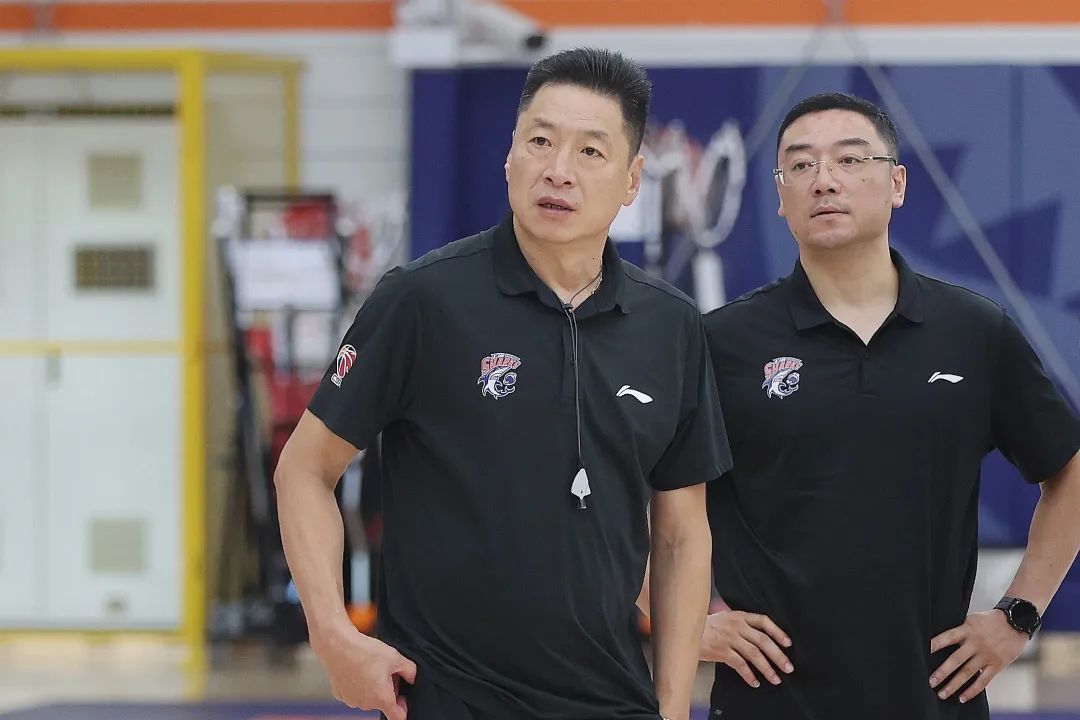 nba上海赛去了哪些明星(新“瓜”是这个！上海男篮两位新外援浮出水面)