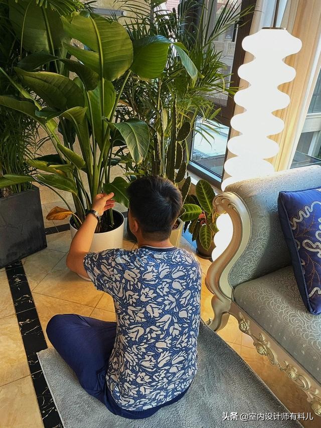 他家四层大别墅，500万豪华装修，客厅摆床、冰箱贴膜，处处踩坑