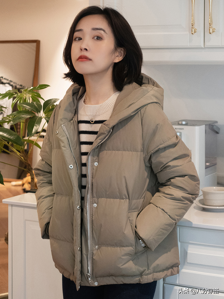 冬天的羽绒服没有时尚感吗？看看这些穿法，简洁大方。
