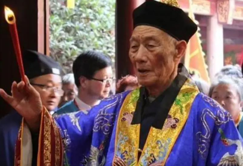 1969年，最后一任张天师撒手人寰后继无人，接班乱象频出