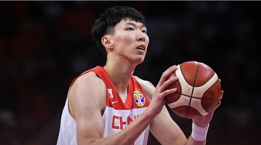 亚洲哪些人在nba打球(NBA十大亚洲球员，两名日本球员上榜，中国球员达6人)