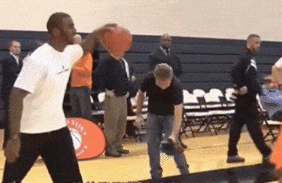 篮球技巧教学视频（打篮球不会左手运球怎么办？学习3个适合新手的弱侧手训练方法）