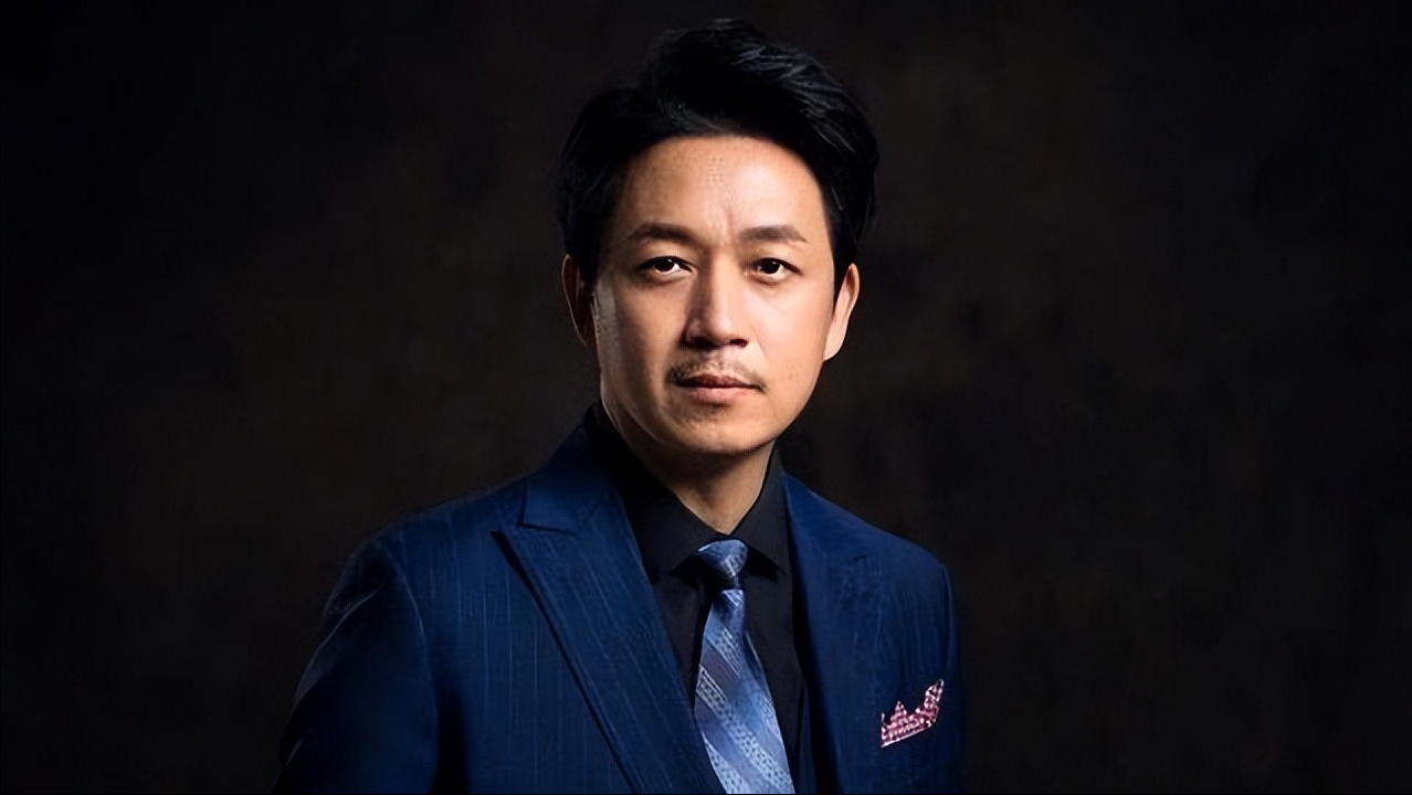 那些被央视点名批评的艺人,被罚款,被封杀,逃到国外不值得怜悯