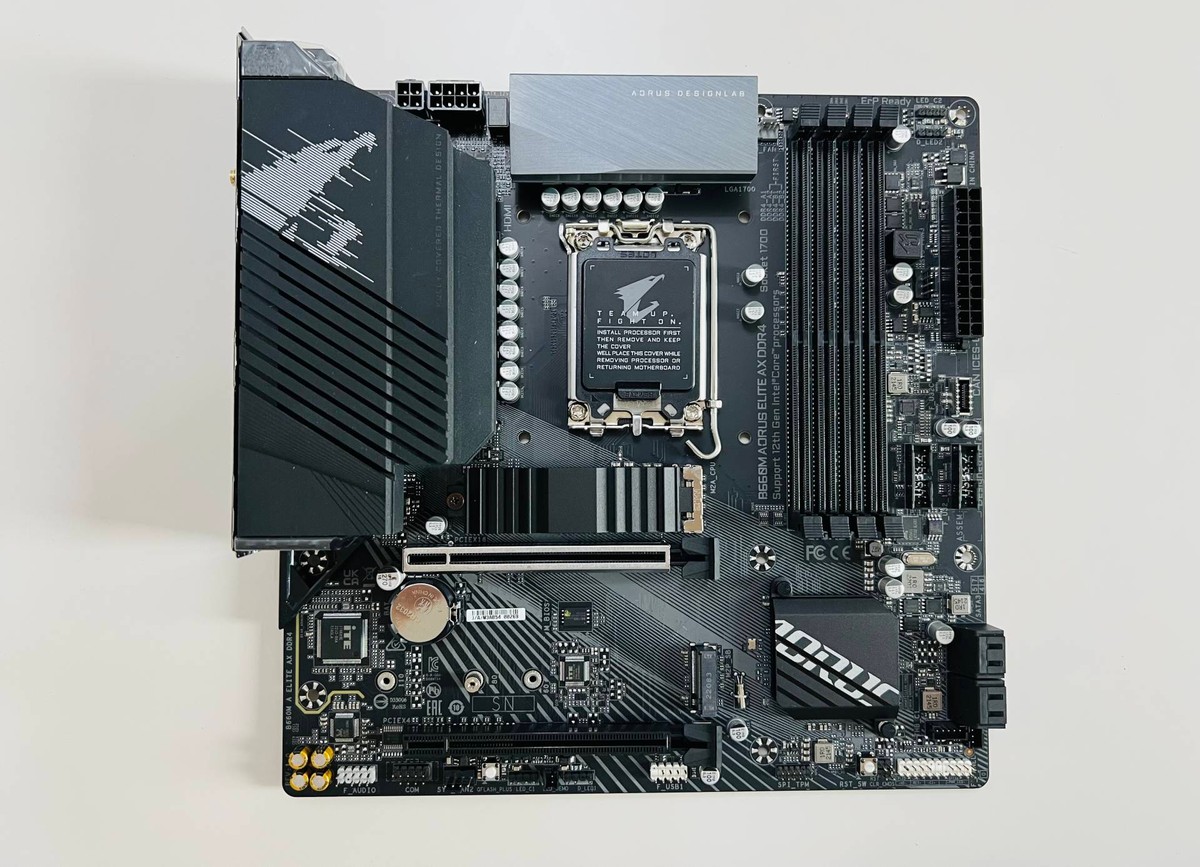 技嘉小雕B660M电竞主板开箱，供电出众散热强