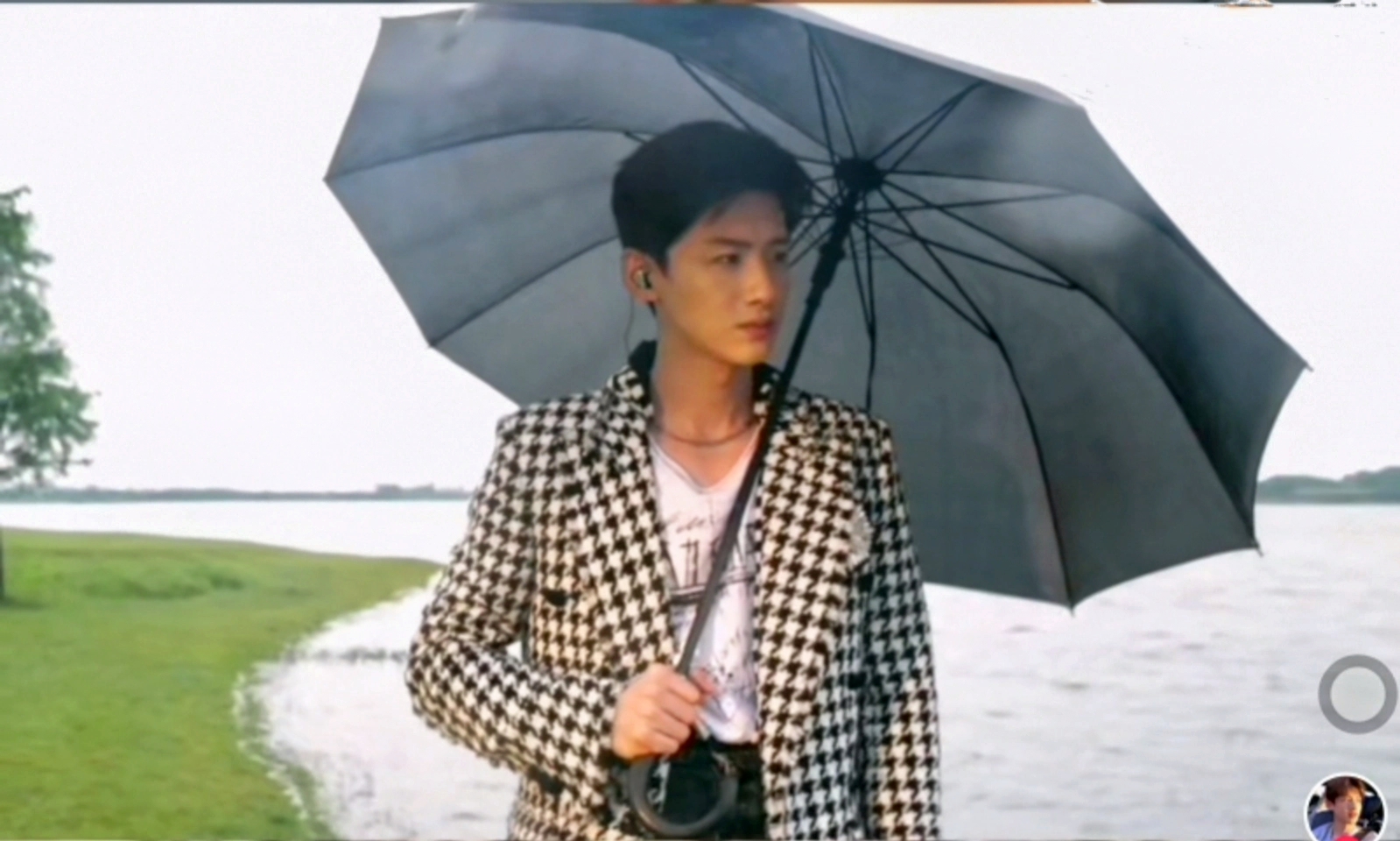 白敬亭的幕后花絮，看完后你笑了吗？