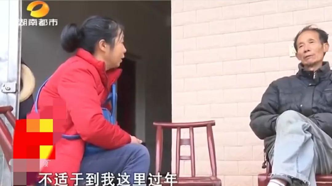 女子抛夫弃子26年，改嫁三次均被抛弃，逼着儿子卖婚房给自己养老