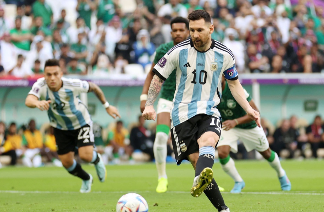 世界杯预选赛为什么强队不强(2022世界杯首个冷门，阿根廷为何成为第一个被弱旅击败的种子队？)