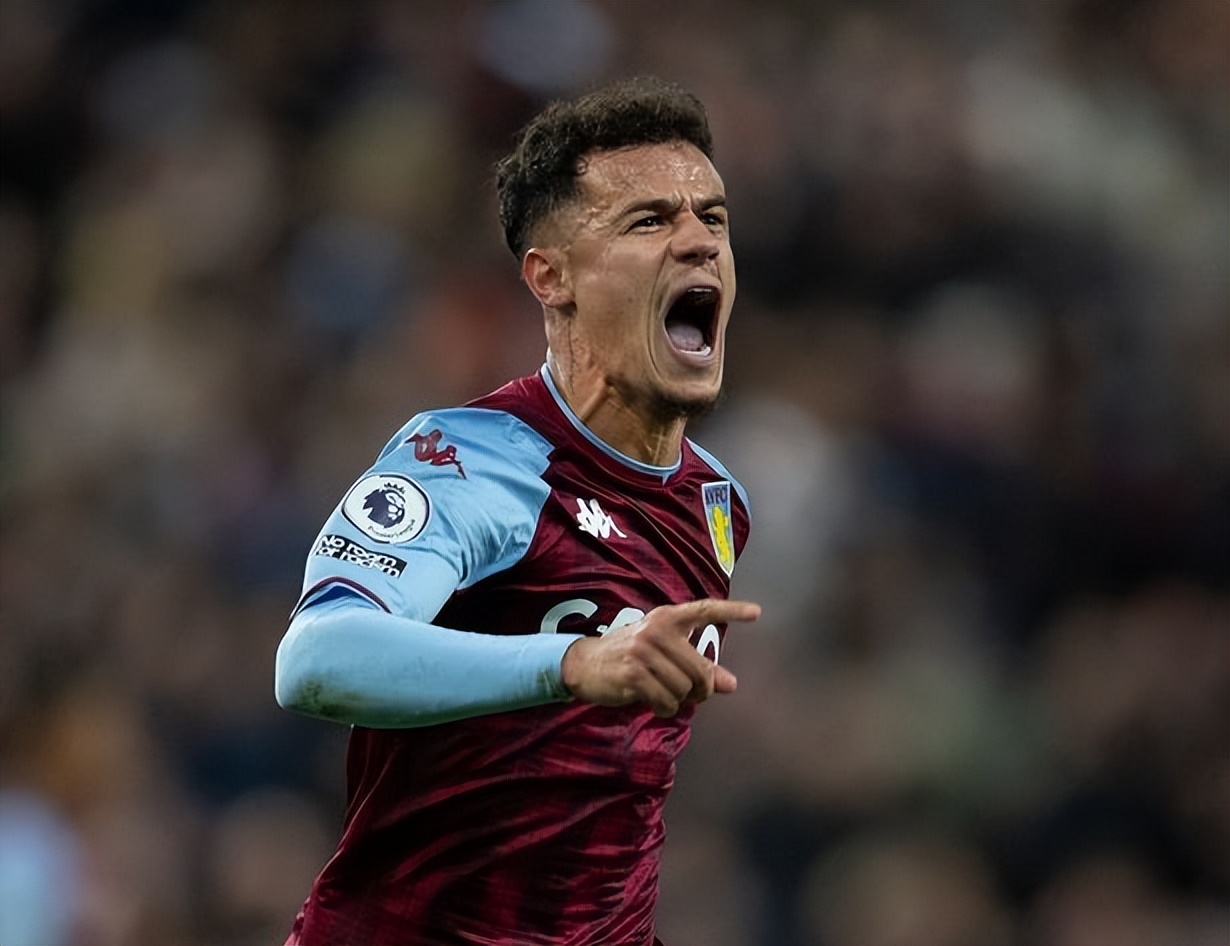 同时,迪恩·史密斯很钟意用一堆边锋,例如特雷泽盖,贝特兰德·特劳雷