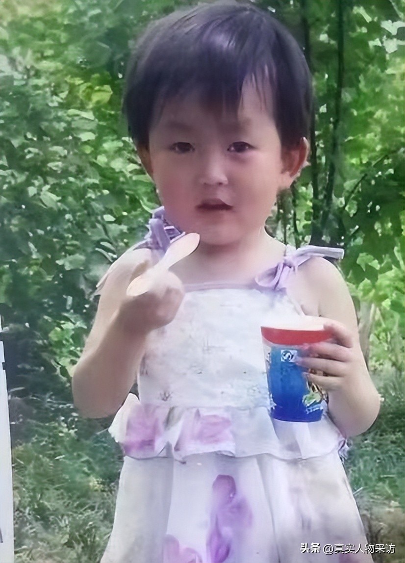我离婚后独自带娃，女儿4岁托给邻居照顾，晚上去厕所，人间蒸发